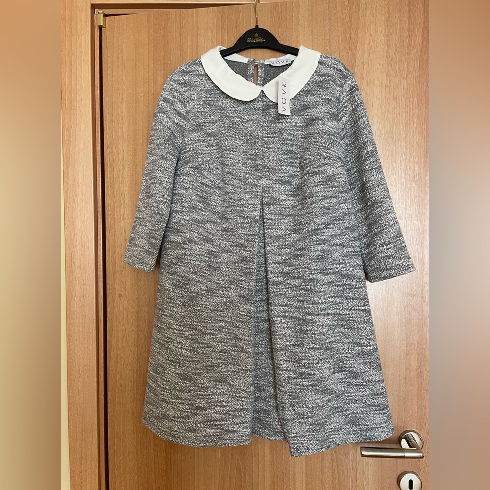 Grey/white off jersey dress with white collar